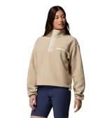 Polar Columbia modelo Helvetia II Cropped, color beige, confeccionado en tejido de corderito suave con cuello alto y cierre frontal de botones a presión. Cuenta con un bolsillo con cierre en el pecho con tirador y puños elásticos.
