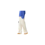 Pantalón cargo color beige de corte recto y holgado, con cintura elástica ajustable mediante cordón y detalles de ajuste en los tobillos.