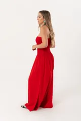 Vestido largo strapless rojo de lino imperial con nido de abeja elástico hasta la cintura y falda amplia.