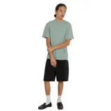 Remera verde de manga corta con cuello redondo.