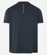 Remera deportiva masculina de manga corta con cuello redondo, confeccionada en tejido técnico con tecnología Dry para mayor transpirabilidad. Presenta detalles reflectantes en los hombros y un diseño liso en color verde melange.