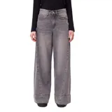 Pantalon de jean estilo wide leg color gris con efecto lavado, de tiro alto y corte holgado con costuras laterales decorativas y ruedo desflecado.
