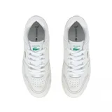 Championes Lacoste modelo Courtcage, de diseño urbano y deportivo en color blanco. Presentan el icónico logo del cocodrilo bordado en el lateral, cierre con cordones y suela de goma resistente.