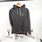 Canguro marrón oscuro con efecto lavado, corte oversize, capucha y estampado en la espalda con la leyenda "San Francisco 1982 California" en color dorado.