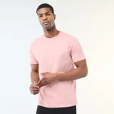 Camiseta de manga corta con cuello redondo, confeccionada en algodón de color rosa.