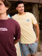 Short gris de algodón con cintura elástica ajustable con cordón y logo estampado en la pierna.