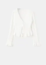 Cardigan de punto fino color blanco, con escote en V, mangas largas con puños acampanados y cierre delantero con cordones para atar.