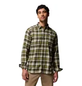 Camisa de franela de manga larga Columbia modelo Cornell Woods, con diseño a cuadros en tonos verde, amarillo y blanco. Cuenta con cuello clásico, cierre frontal con botones y un bolsillo en el pecho con parche de la marca.
