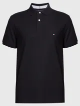 Chomba negra de piqué de algodón elástico, corte regular, cuello clásico y logo de Tommy Hilfiger bordado en el pecho.