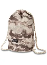 Mochila tipo saco Dakine Cinch Pack de 16 litros, con estampado camuflado en tonos beige y marrón, cierre de cordón ajustable y parche con logo de la marca en el frente.