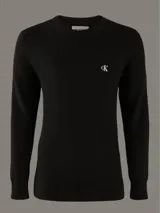 Sweater de punto negro con cuello redondo y logo de la marca bordado en el pecho.
