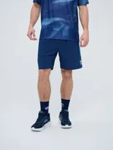 Short de entrenamiento Umbro del Club Nacional de Football, color bordó, de corte deportivo y tejido ligero de secado rápido.