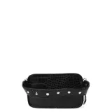 Cartera bandolera de cuero sintético con textura de cocodrilo, color negro. Cuenta con dos bolsillos frontales con cierre, compartimento principal con cierre y correa de cadena metálica.