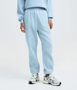 Pantalón jogger de mujer color marrón, confeccionado en algodón y poliéster, con cintura elástica, bolsillos laterales y puños ajustados en los tobillos.
