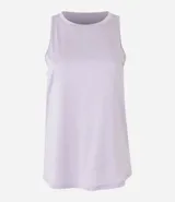 Musculosa deportiva color lila, de corte holgado y bajo redondeado.