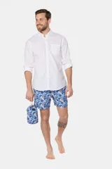 Short de baño clásico con estampado de hojas en tonos celeste y rosa, cintura elástica con cordón ajustable, dos bolsillos laterales y suspensor de malla fina.