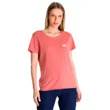 Remera de algodón de manga corta y cuello redondo, con el logo de la marca estampado en el pecho y etiqueta pequeña en el dobladillo.