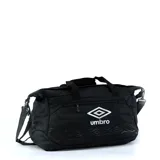 Bolso deportivo tipo duffle marca Umbro, color negro con detalles en blanco. Cuenta con compartimento principal con cierre, bolsillo frontal con cierre, asas de mano y correa ajustable y extraíble para el hombro. Presenta el logo de la marca estampado en el frente y una banda decorativa con el patrón de diamantes característico de Umbro en la parte inferior.