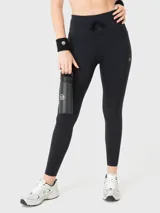 Calza deportiva de tiro alto con cintura elástica ajustable mediante cordón y bolsillos laterales. Diseño ajustado de largo completo en color negro.