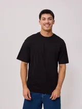 Remera verde agua lisa de corte holgado y mangas cortas.