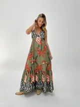 Vestido largo de algodón italiano con estampado floral, escote en V, espalda descubierta con elástico y tiras para atar al cuello.