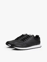 Zapatillas deportivas Tommy Hilfiger de estilo running, confeccionadas en una mezcla de piel y poliuretano. Presentan un diseño de corte bajo con cordones, paneles de texturas mixtas, detalles de ventilación en la parte superior y suela de goma con tacos.