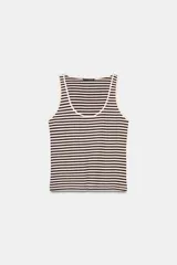 Top de algodón con estampado de rayas horizontales negras y beige, escote redondo y manga sisa.