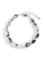 Pulsera de eslabones redondeados con acabado plateado brillante y cadena de alargue con cierre de mosquetón.