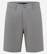 Bermuda de sarga color blanco, de corte recto y diseño básico con bolsillos laterales y traseros.