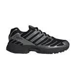 Championes de running Adidas modelo Adistar Control 3, color negro con detalles en gris oscuro. Presentan una estructura de malla transpirable con refuerzos sintéticos laterales y suela de goma resistente.