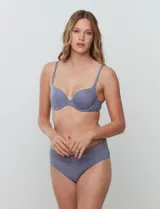 Panty brief color gris, de lycra y encaje, marca Montelle. Modelo alto a la cadera.