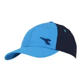 Gorra deportiva Diadora bicolor, con visera curva y logo bordado en el frente.