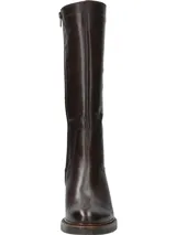 Bota alta de cuero marrón oscuro, modelo Eloise de RKF, con cierre interior, punta semi puntiaguda y taco cuadrado de altura moderada.