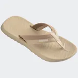 Ojotas Havaianas Track Plus color beige con tiras anchas en tonos beige y blanco.