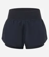 Bermuda deportiva tipo runner, color verde menta, confeccionada en microfibra con cintura elástica. Tiene un corte holgado y bajo redondeado.