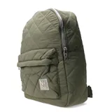 Mochila urbana de diseño acolchado con costuras en forma de rombos, color verde oliva. Cuenta con un compartimento principal con cierre, un bolsillo frontal con cierre y un parche decorativo con el logo N+ Club en la parte inferior.