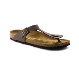 Sandalias Birkenstock modelo Gizeh color marrón topo, con tira delantera ajustable con hebilla metálica color cobre.
