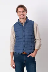 Chaleco azul de nylon con corte tipo vestir y relleno de guata.