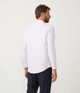 Camisa de hombre Preston Field, manga larga, corte slim fit, color lila claro con finas rayas blancas verticales.