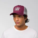 Gorra tipo trucker color bordó con malla trasera gris y logo de la marca bordado en el frente en color gris.