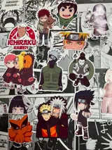 Set de 13 stickers de personajes de la serie Naruto.