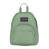 Mochila Jansport color verde claro, con logo de la marca en el frente, un compartimento principal con cierre y un bolsillo frontal con cierre.