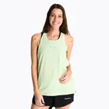Musculosa deportiva Merrell modelo Otere, color verde menta con logo impreso en el pecho y detalles reflectantes, diseñada con tejido transpirable de secado rápido y protección UV.