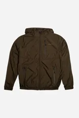 Campera de nylon color verde oliva, resistente y liviana, con cierre frontal y laterales, capucha ajustable, logo estampado y elástico en cintura y puños.