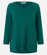 Blusa color gris topo con escote en V y mangas 3/4.