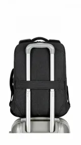Mochila gris oscura con doble bolsillo frontal con cierre, compartimento para laptop, puerto USB externo y asa de mano lateral y superior.