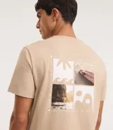 Remera masculina de algodón color beige, modelo comfort, con cuello redondo y manga corta. Presenta un pequeño estampado cuadrado en el pecho con un diseño de sol estilizado.