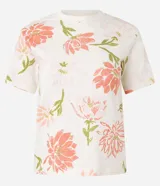 Blusa de corte slim confeccionada en algodón, con cuello redondo y mangas cortas. Presenta un estampado floral en tonos rosados y verdes sobre una base de color crema.