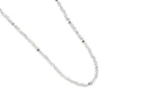 Collar de acero plateado con piedras naturales en forma de cilindro y esferas. El largo del collar es de 40 cm más 5 cm de alargue.