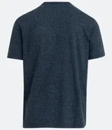 Remera básica azul jaspeado de manga corta y cuello redondo. Confeccionada en tejido de malla con bolsillo en el pecho.